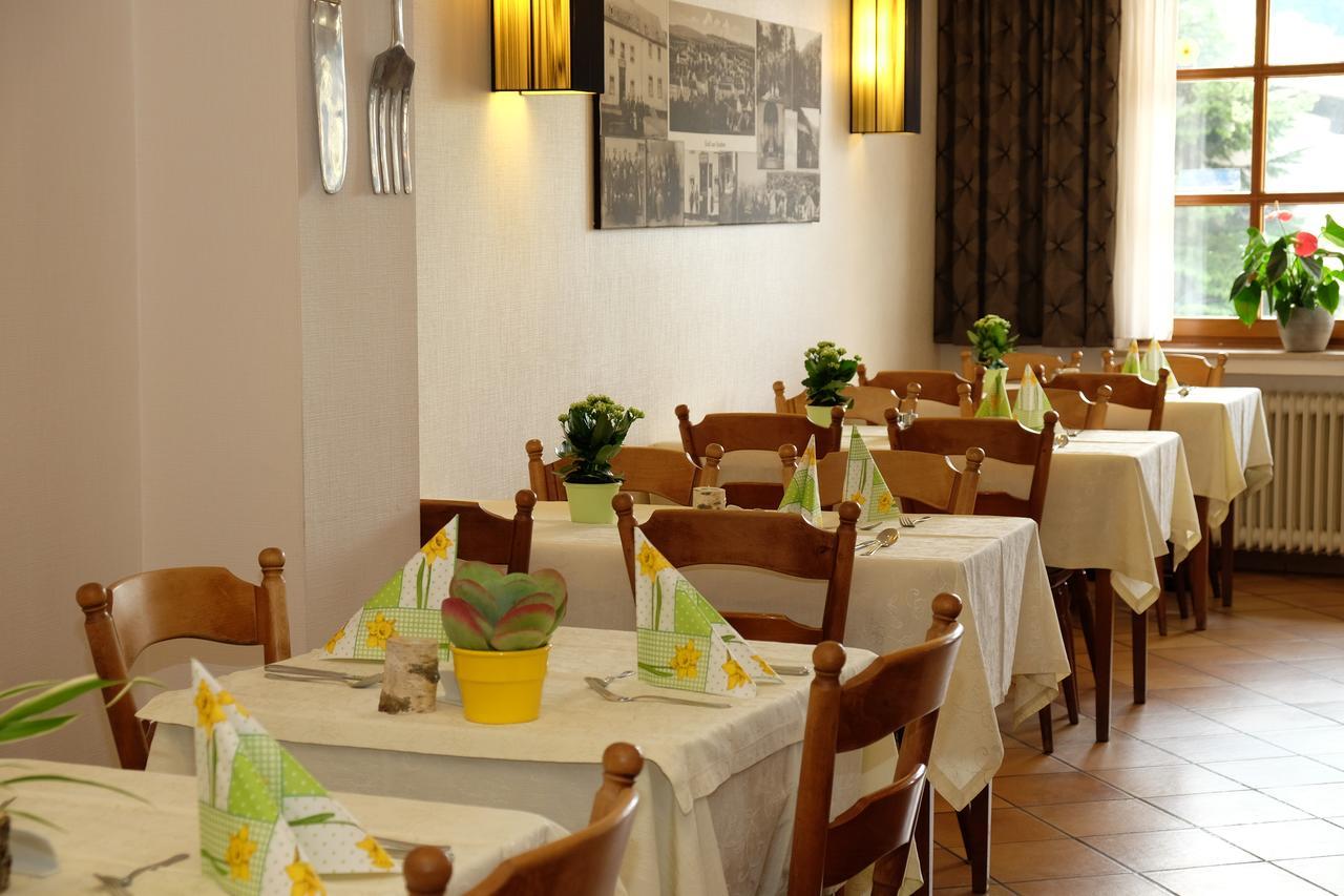 Landgasthaus Hoffmann Kruchten Exterior foto